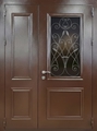 Полуторная входная дверь с остеклением, металлобагетом и ковкой (коричневая порошковая покраска)